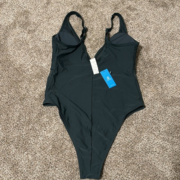 Cupshe Green One-Piece Swimsuit with Plunging V-Neck - Picture 5 of 8
